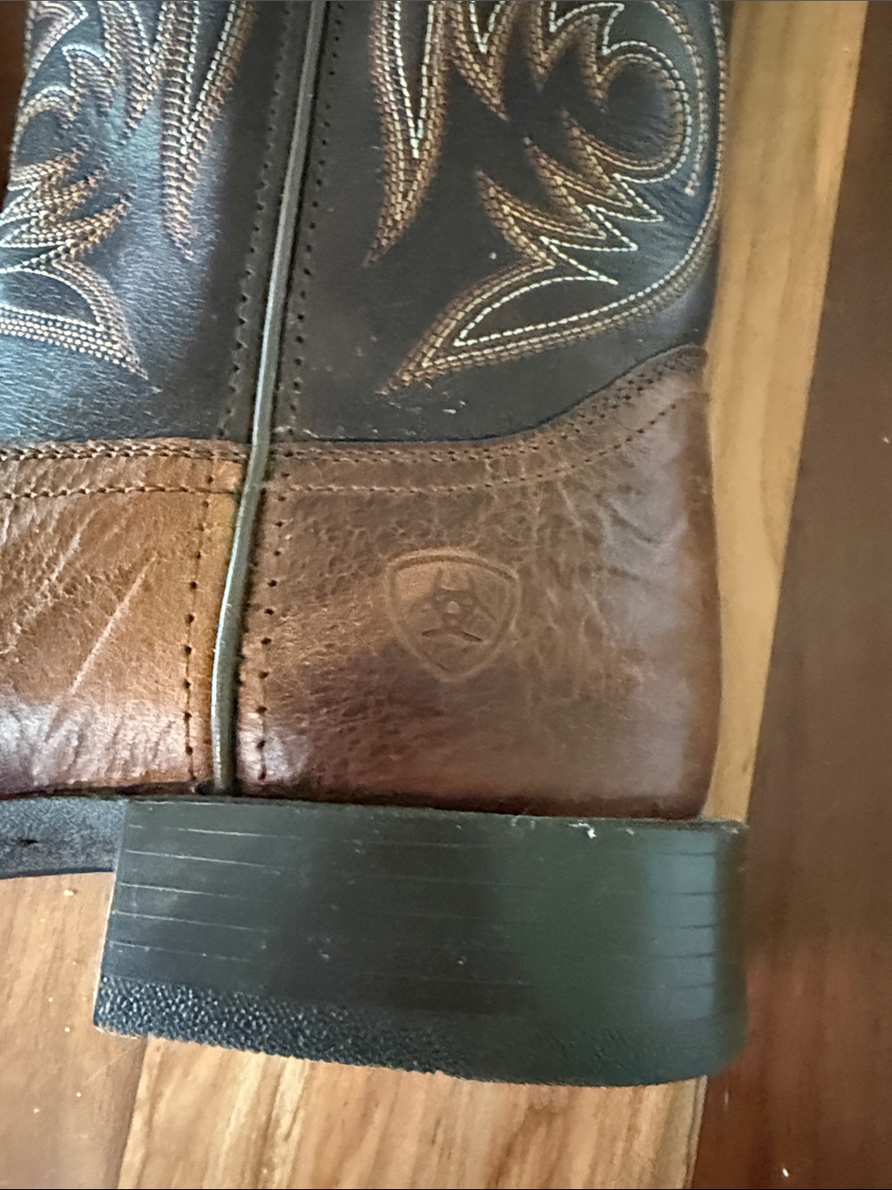 Ariat Brown and Black Embroidered Western Cowboy Boots - Picture 3 of 7